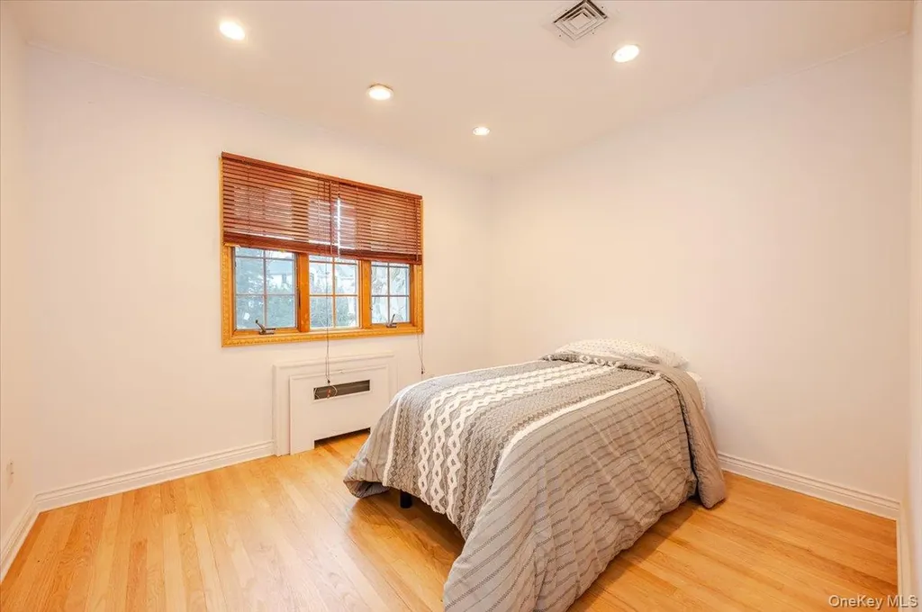 18 Locust Drive Great Neck NY 11021