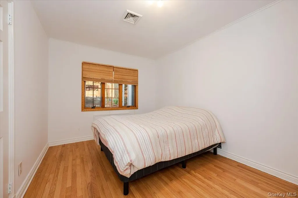 18 Locust Drive Great Neck NY 11021