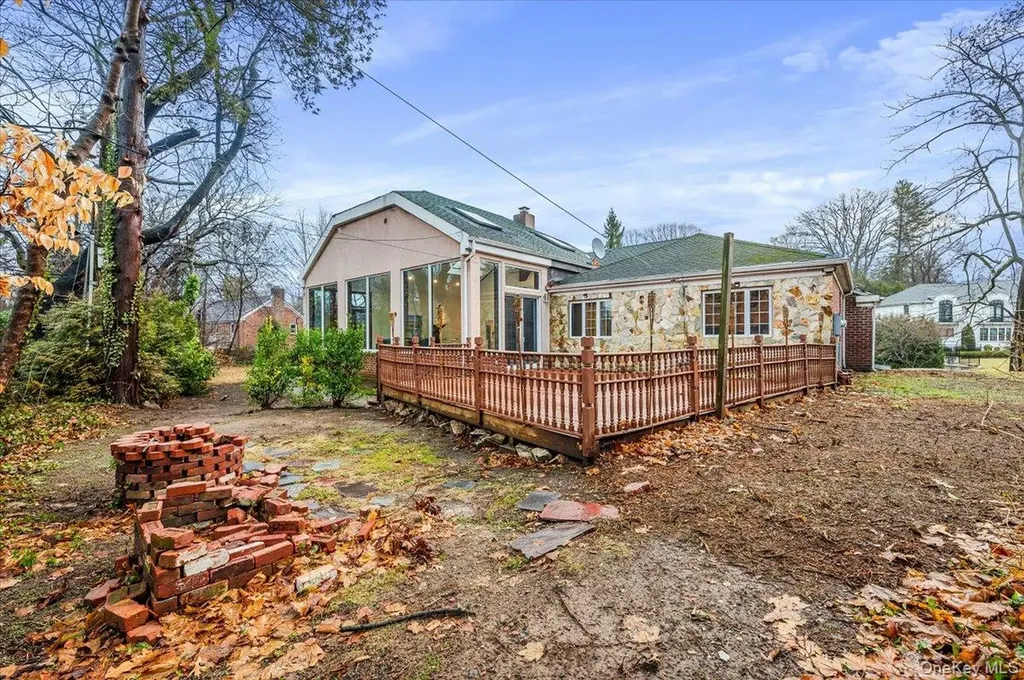 18 Locust Drive Great Neck NY 11021
