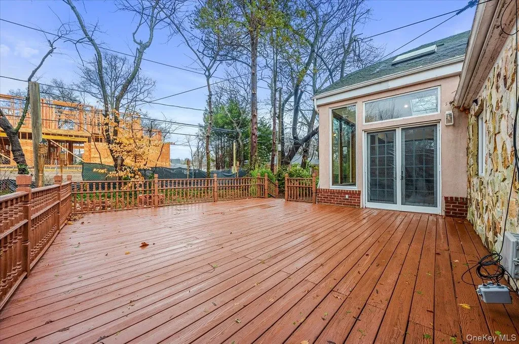 18 Locust Drive Great Neck NY 11021