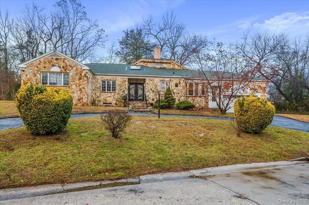 18 Locust Drive Great Neck NY 11021
