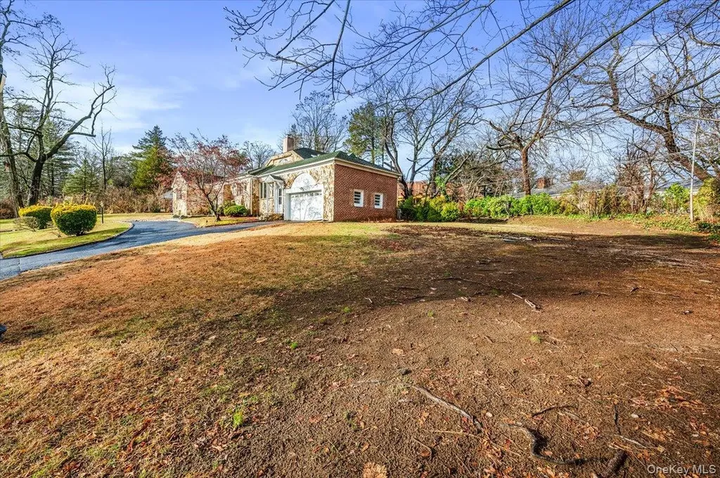 18 Locust Drive Great Neck NY 11021