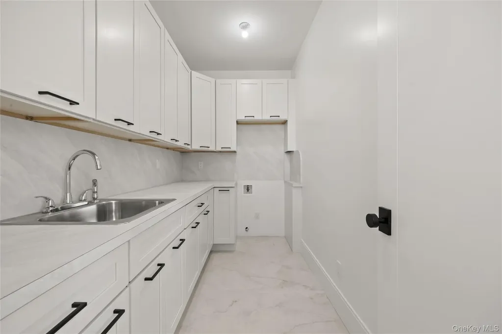 1 Dykstras Way W Monsey NY 10952