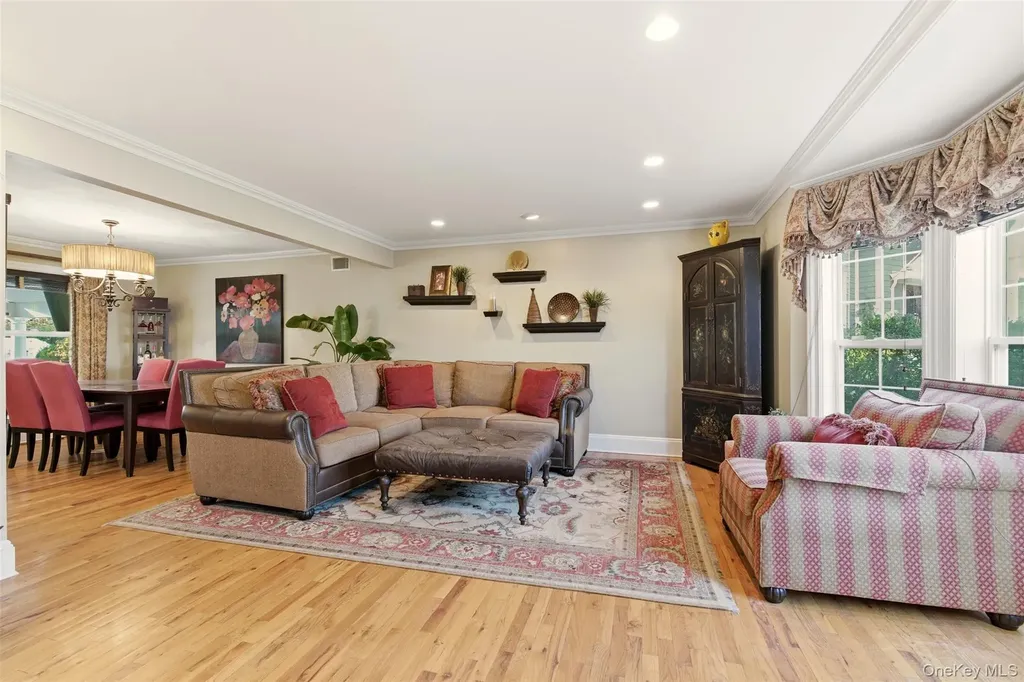 22 Knott Drive Glen Cove NY 11542