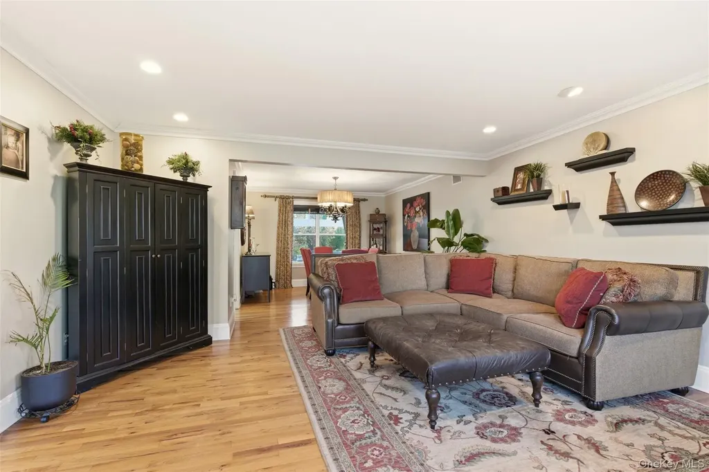 22 Knott Drive Glen Cove NY 11542
