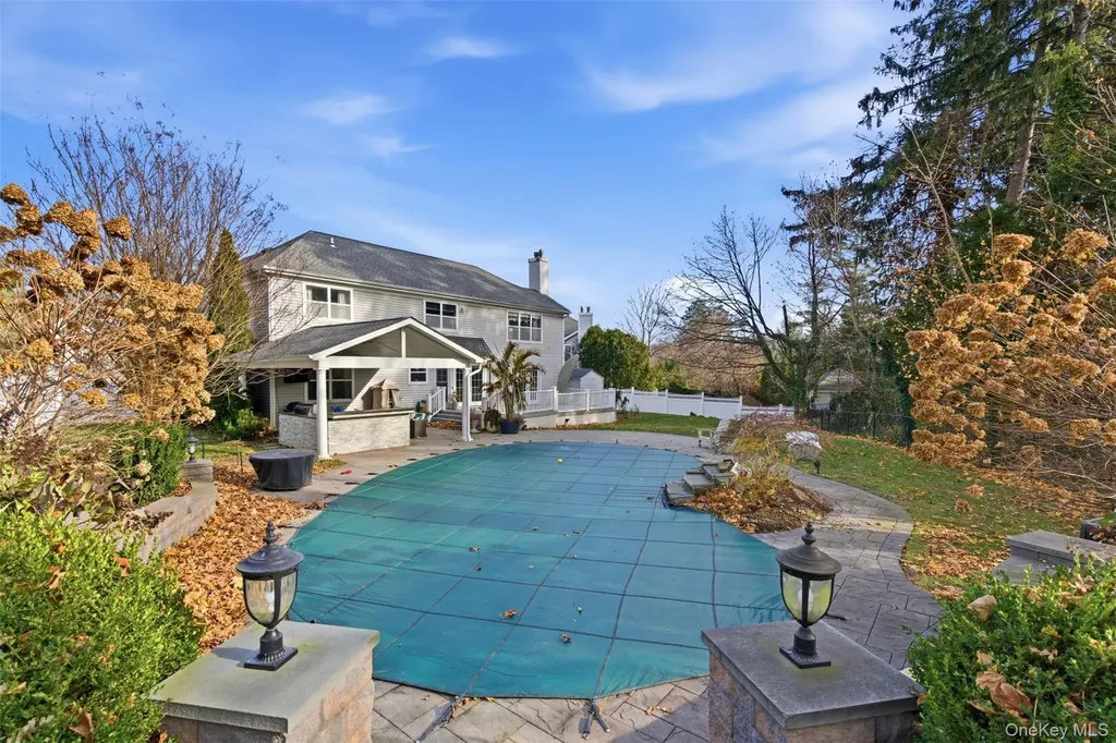 22 Knott Drive Glen Cove NY 11542