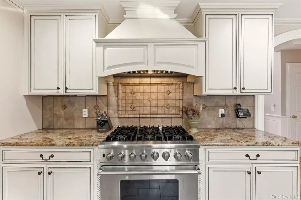 22 Knott Drive Glen Cove NY 11542