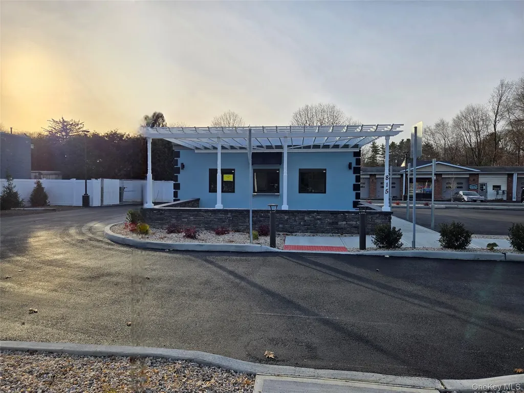 815 Violet Avenue Hyde Park NY 12538