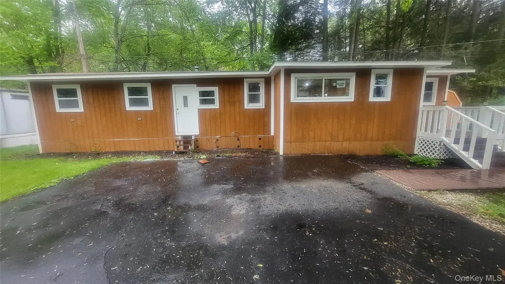 6 Blue Jay Lane Hyde Park NY 12538