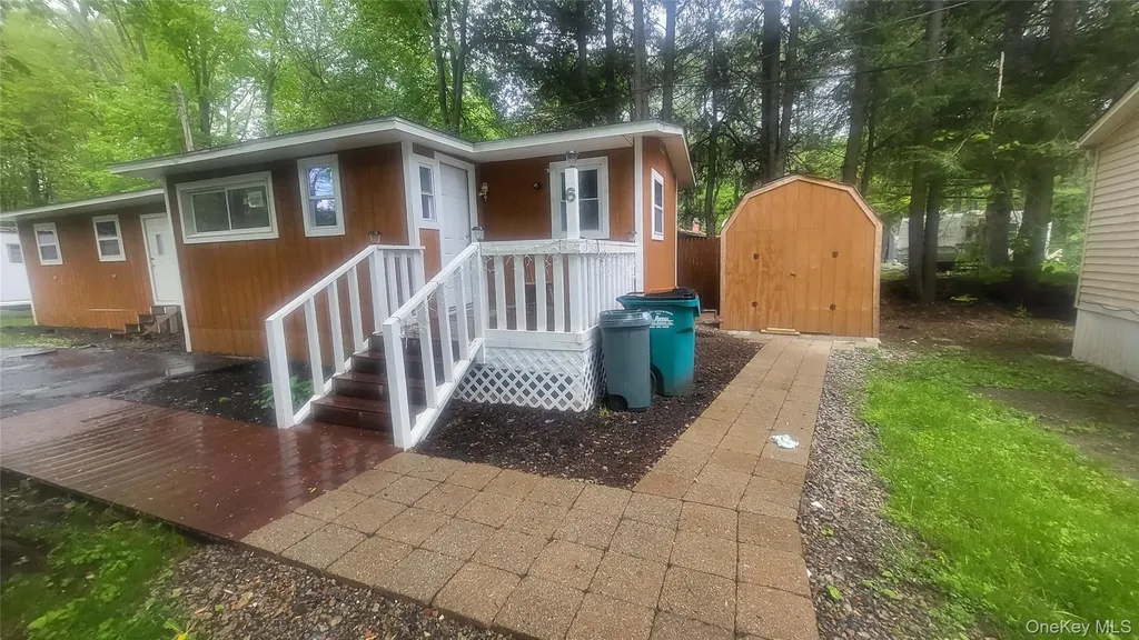 6 Blue Jay Lane Hyde Park NY 12538