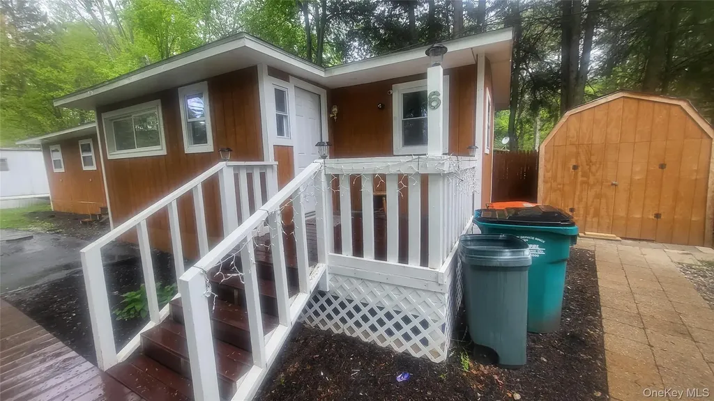 6 Blue Jay Lane Hyde Park NY 12538
