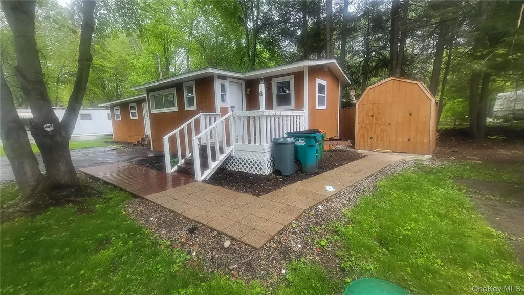 6 Blue Jay Lane Hyde Park NY 12538