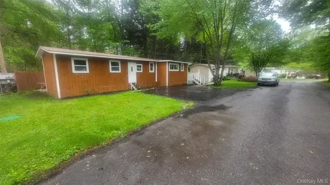 6 Blue Jay Lane Hyde Park NY 12538