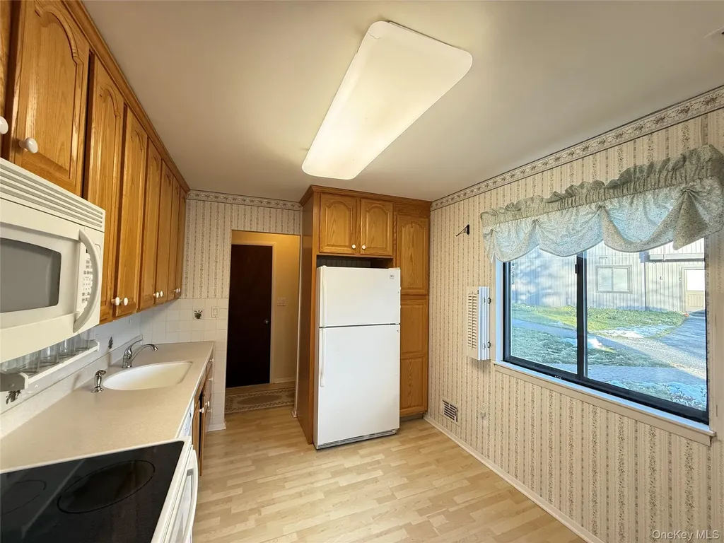 1801 Holly Walk Poughkeepsie NY 12603