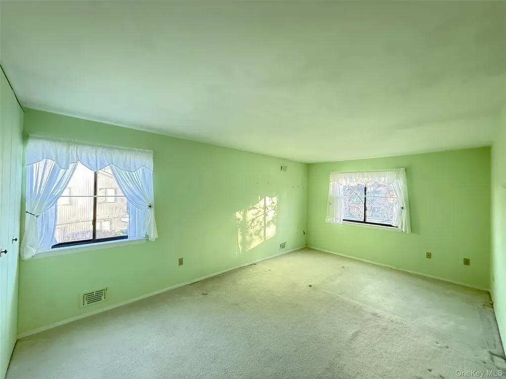 1801 Holly Walk Poughkeepsie NY 12603