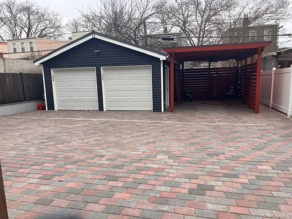 7161 70th Street Glendale NY 11385
