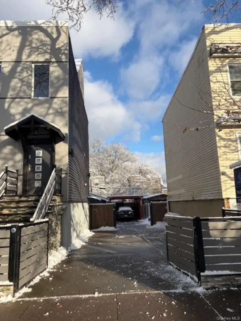 7161 70th Street Glendale NY 11385