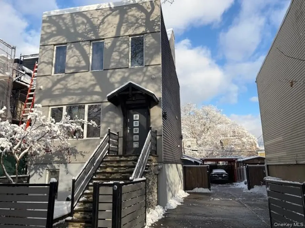 7161 70th Street Glendale NY 11385