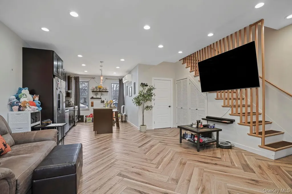 7161 70th Street Glendale NY 11385