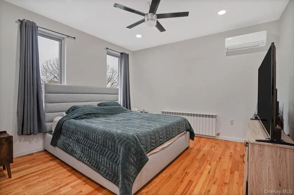 7161 70th Street Glendale NY 11385