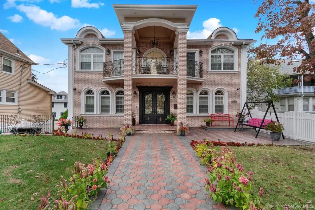 19319 109th Road Saint Albans NY 11412