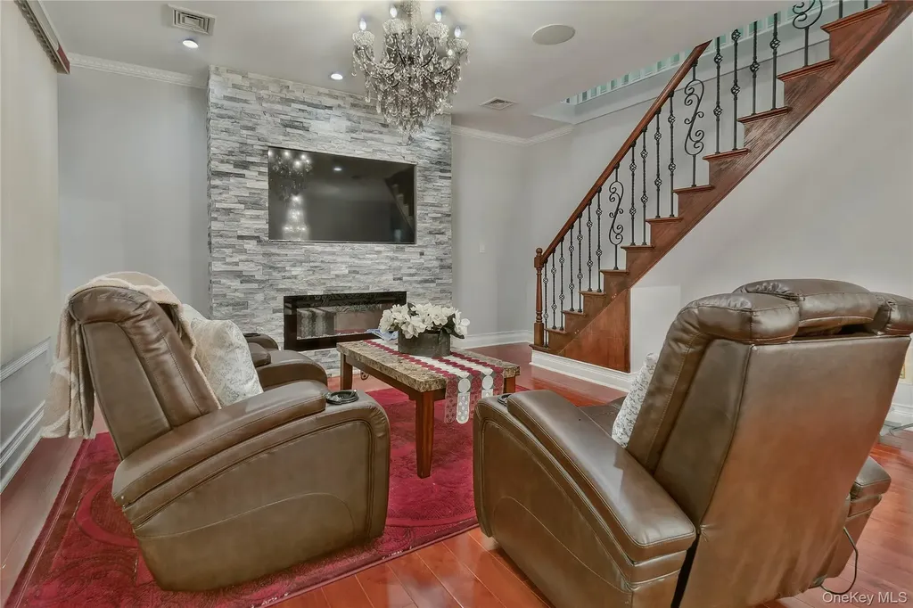 19319 109th Road Saint Albans NY 11412