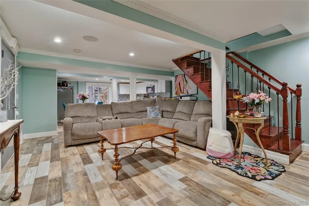 19319 109th Road Saint Albans NY 11412