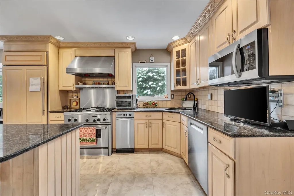 20 Soundview Drive Shoreham NY 11786