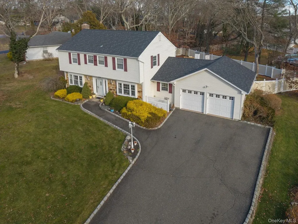 123 Wedgewood Drive Coram NY 11727