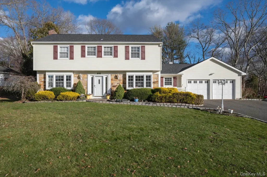 123 Wedgewood Drive Coram NY 11727