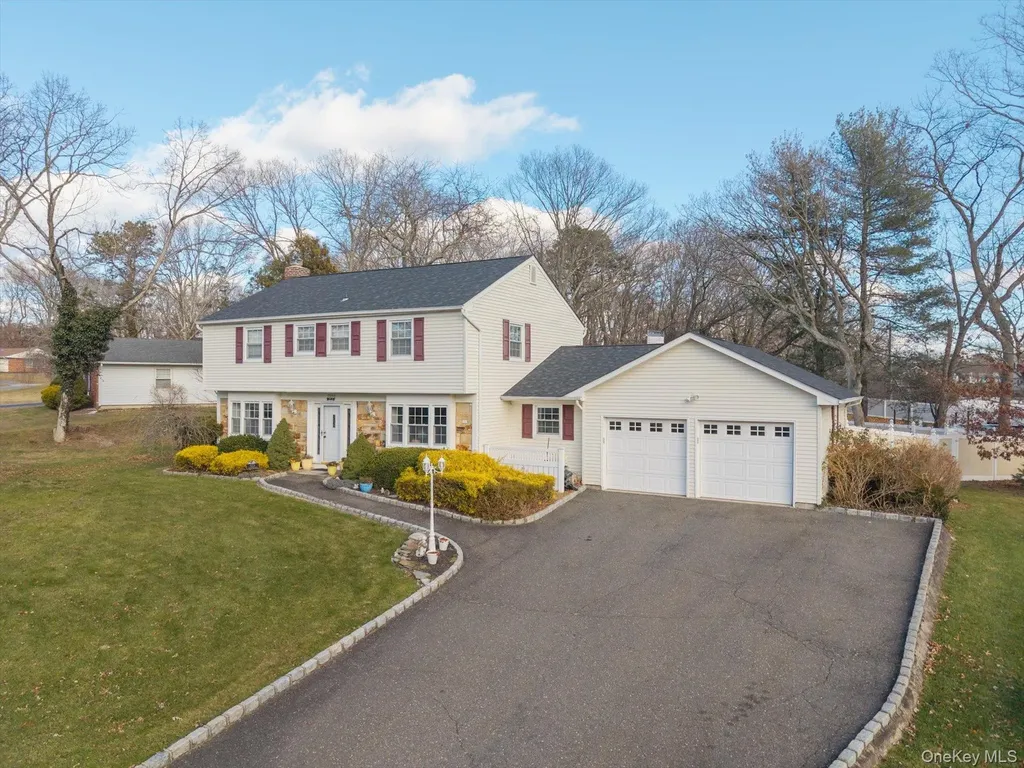 123 Wedgewood Drive Coram NY 11727