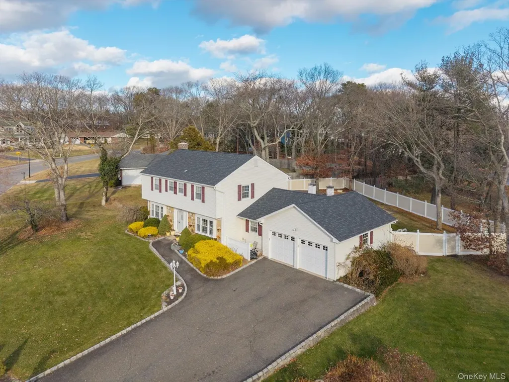 123 Wedgewood Drive Coram NY 11727