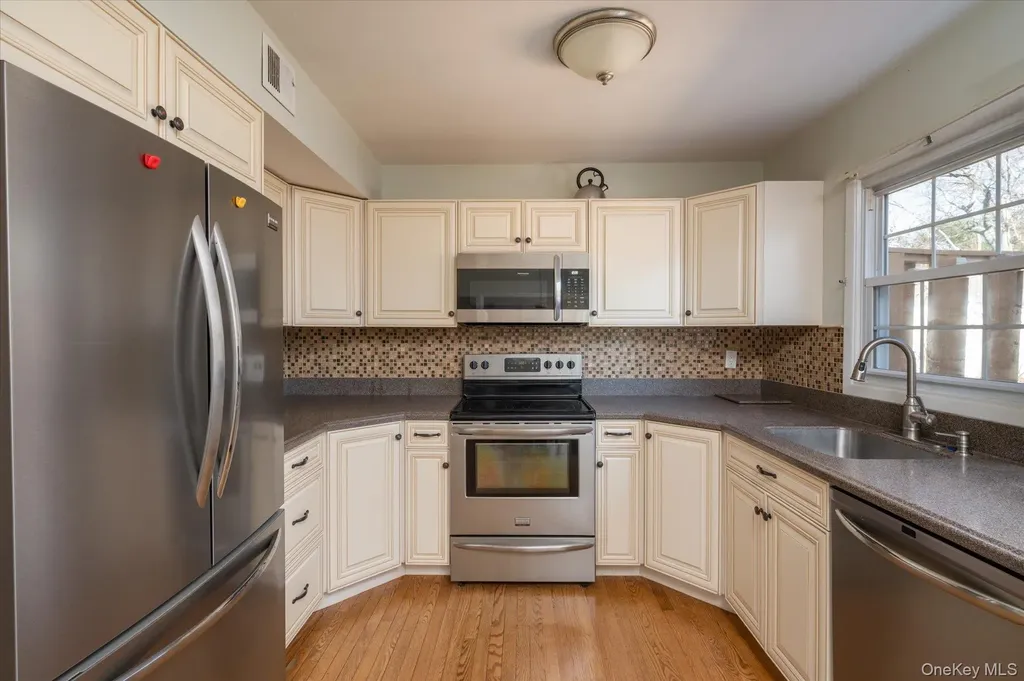 123 Wedgewood Drive Coram NY 11727