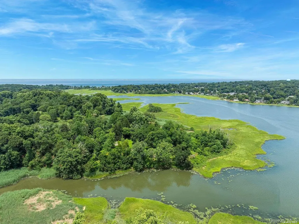 31 Factory Pond Road Locust Valley NY 11560