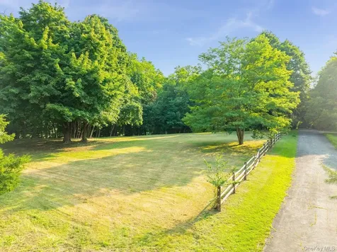 31 Factory Pond Road Locust Valley NY 11560