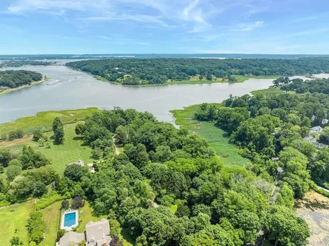 31 Factory Pond Road Locust Valley NY 11560