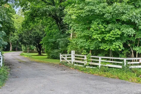 31 Factory Pond Road Locust Valley NY 11560