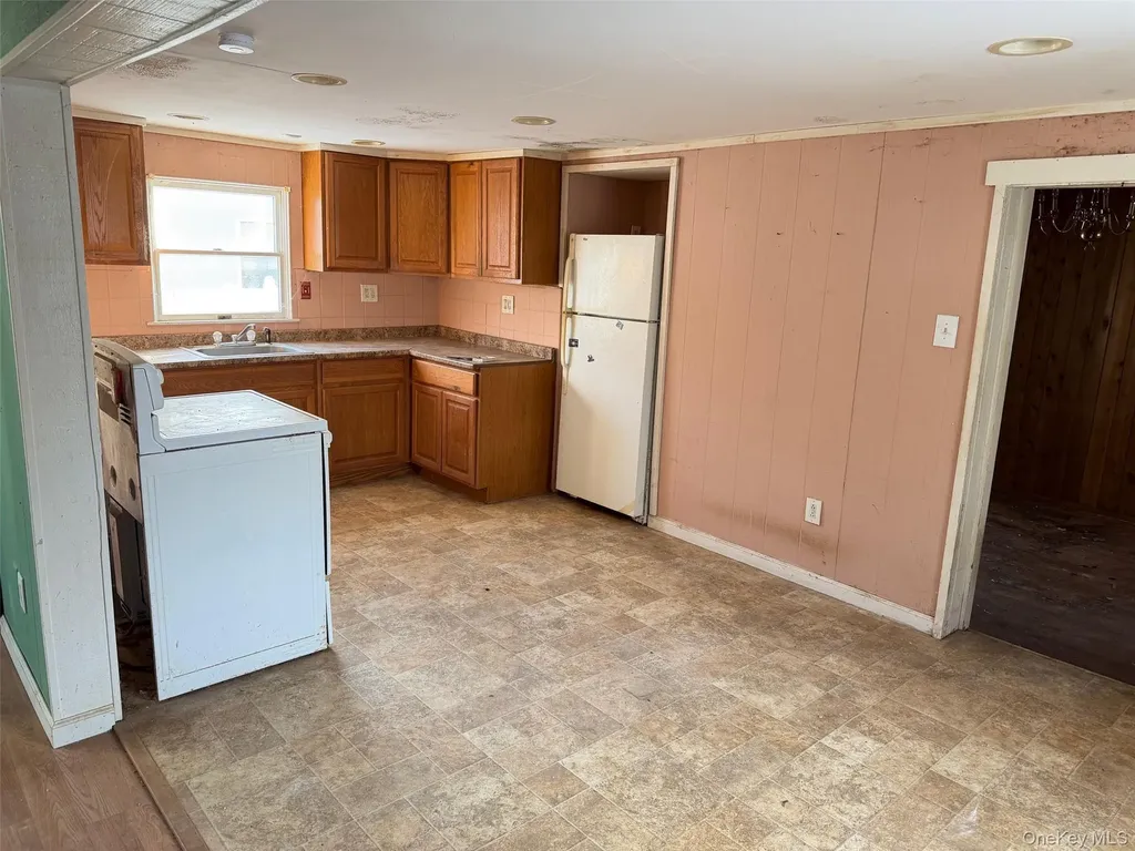 184 Bayview Drive Mastic Beach NY 11951