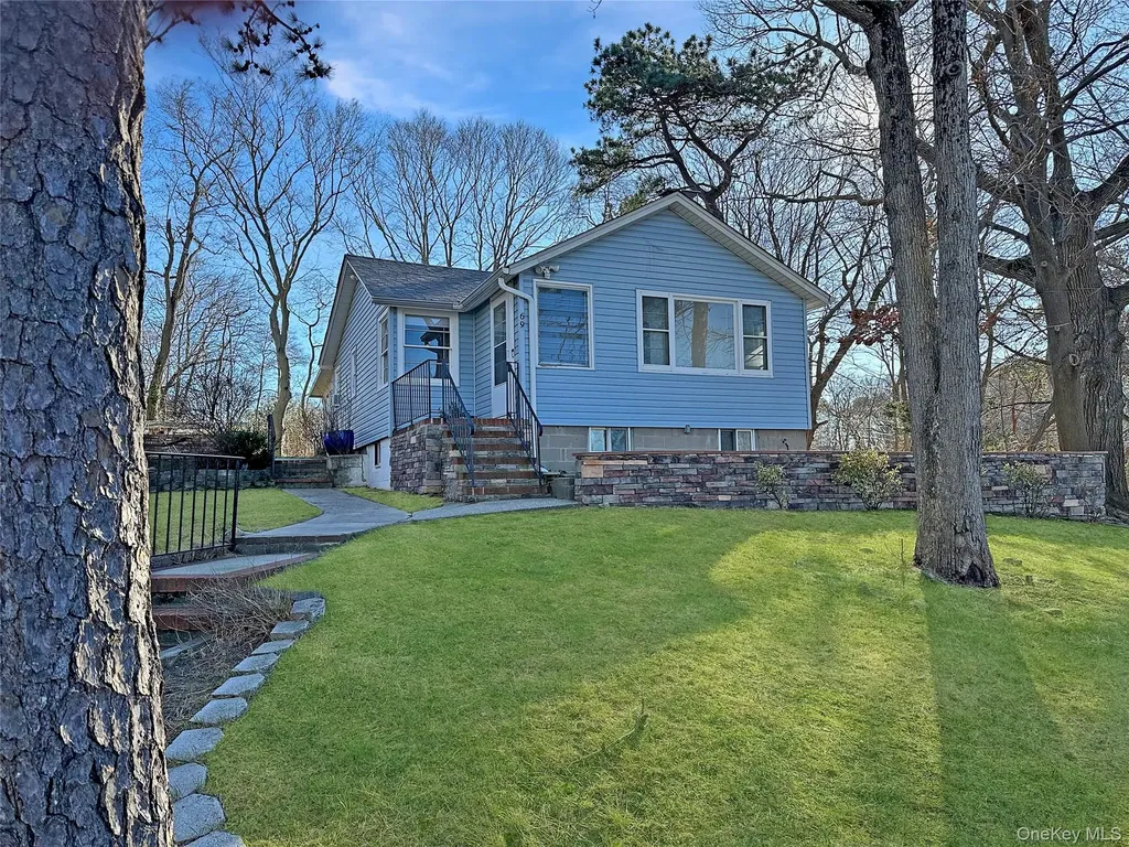 69 Hill Drive Riverhead NY 11901
