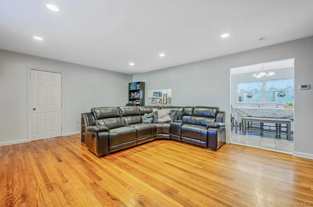 15 Macon Street Lindenhurst NY 11757
