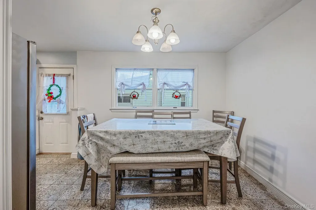 15 Macon Street Lindenhurst NY 11757