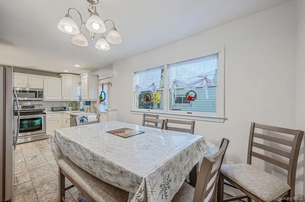 15 Macon Street Lindenhurst NY 11757