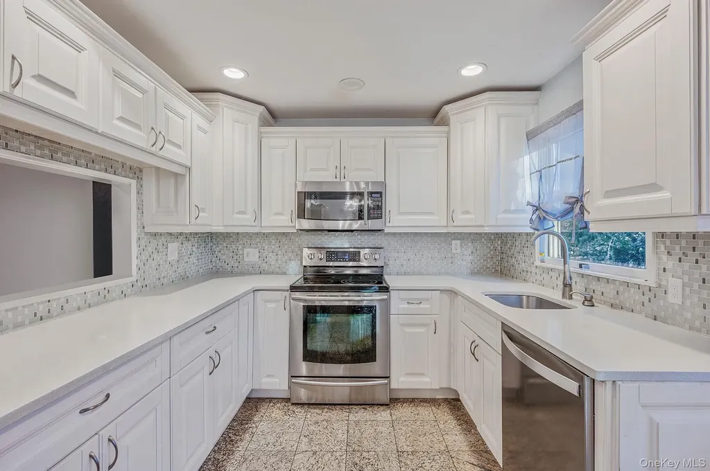 15 Macon Street Lindenhurst NY 11757
