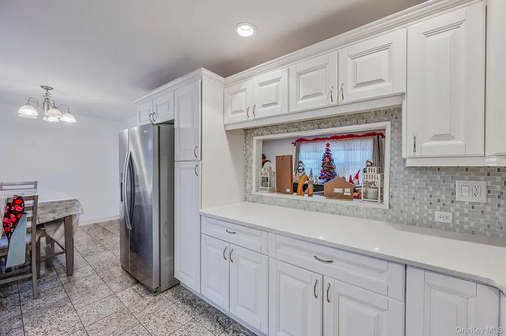 15 Macon Street Lindenhurst NY 11757