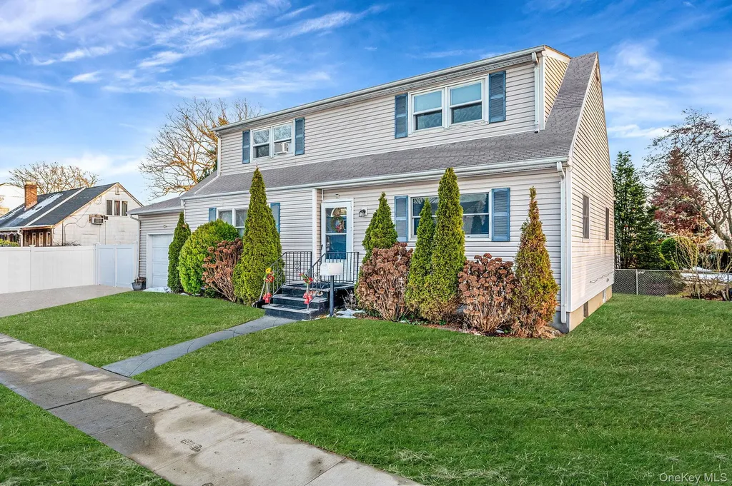 15 Macon Street Lindenhurst NY 11757