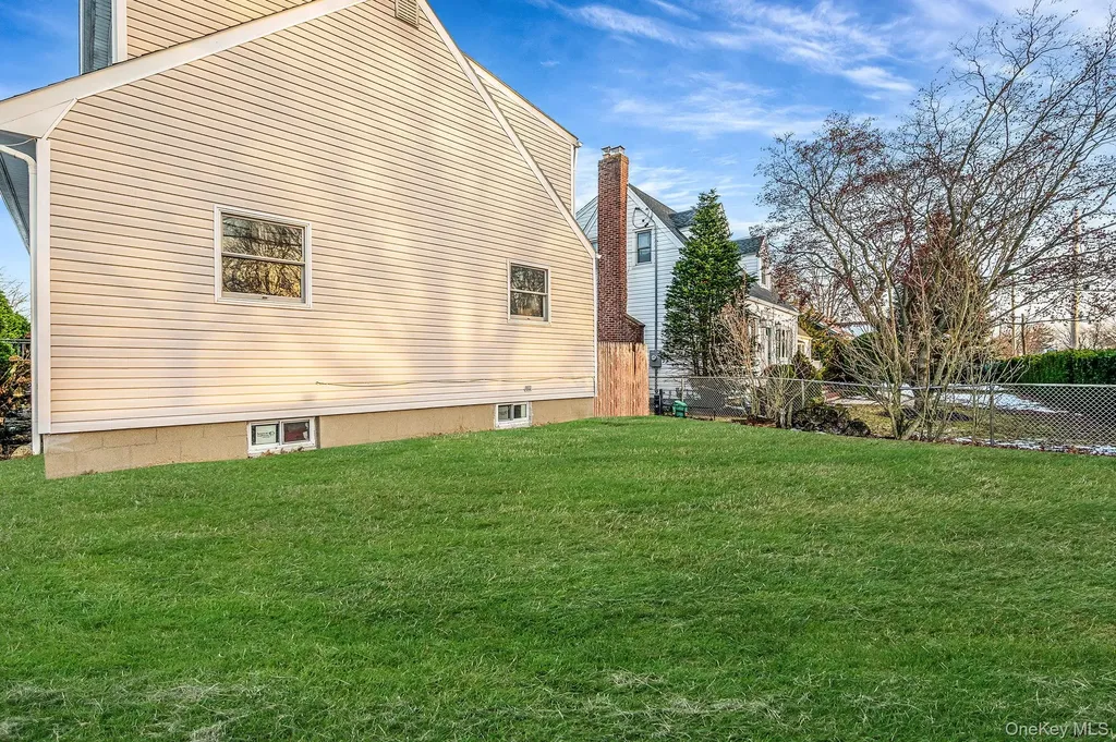 15 Macon Street Lindenhurst NY 11757