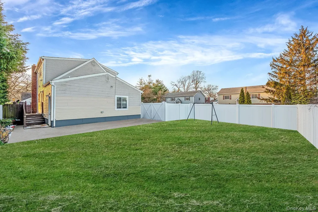 15 Macon Street Lindenhurst NY 11757