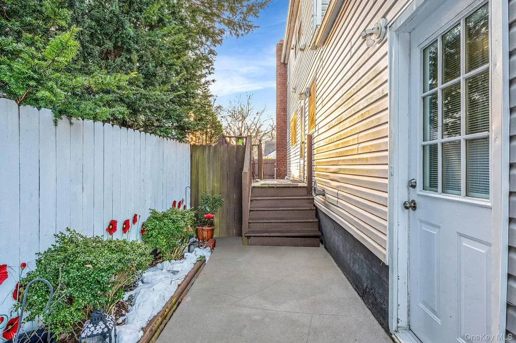 15 Macon Street Lindenhurst NY 11757