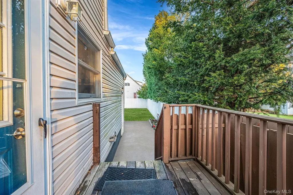 15 Macon Street Lindenhurst NY 11757