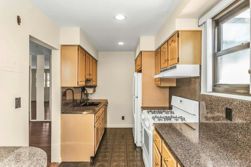 21-47 Utopia Parkway Whitestone NY 11357